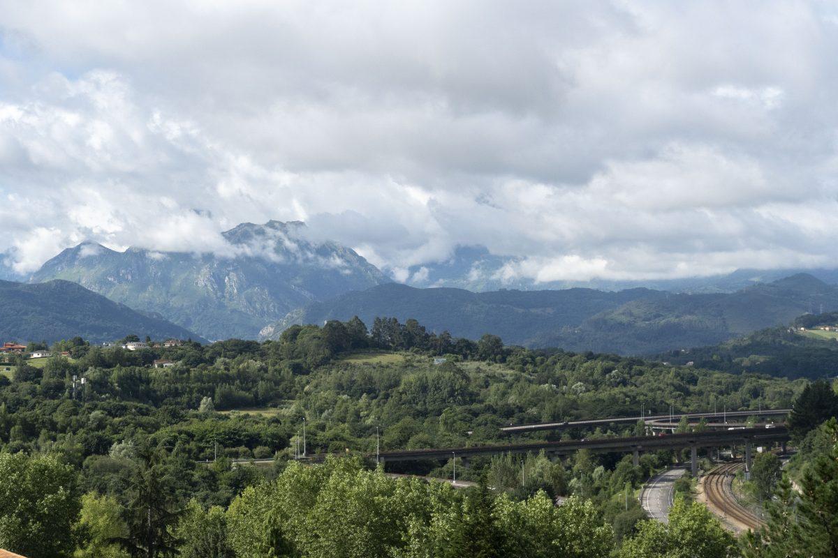 Asturias&#8217; northern location makes its climate much different from the warm and dry one of central and southern Spain. The rainy, temperate climate makes the region very green and keeps the summers relatively cool compared to the rest of Spain. While temperatures can reach the 80s, many days remain rainy or cloudy in the summer months.